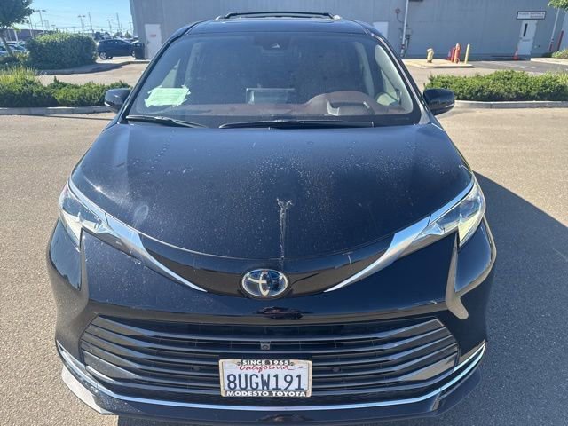Used 2021 Toyota Sienna Platinum FWD image 4