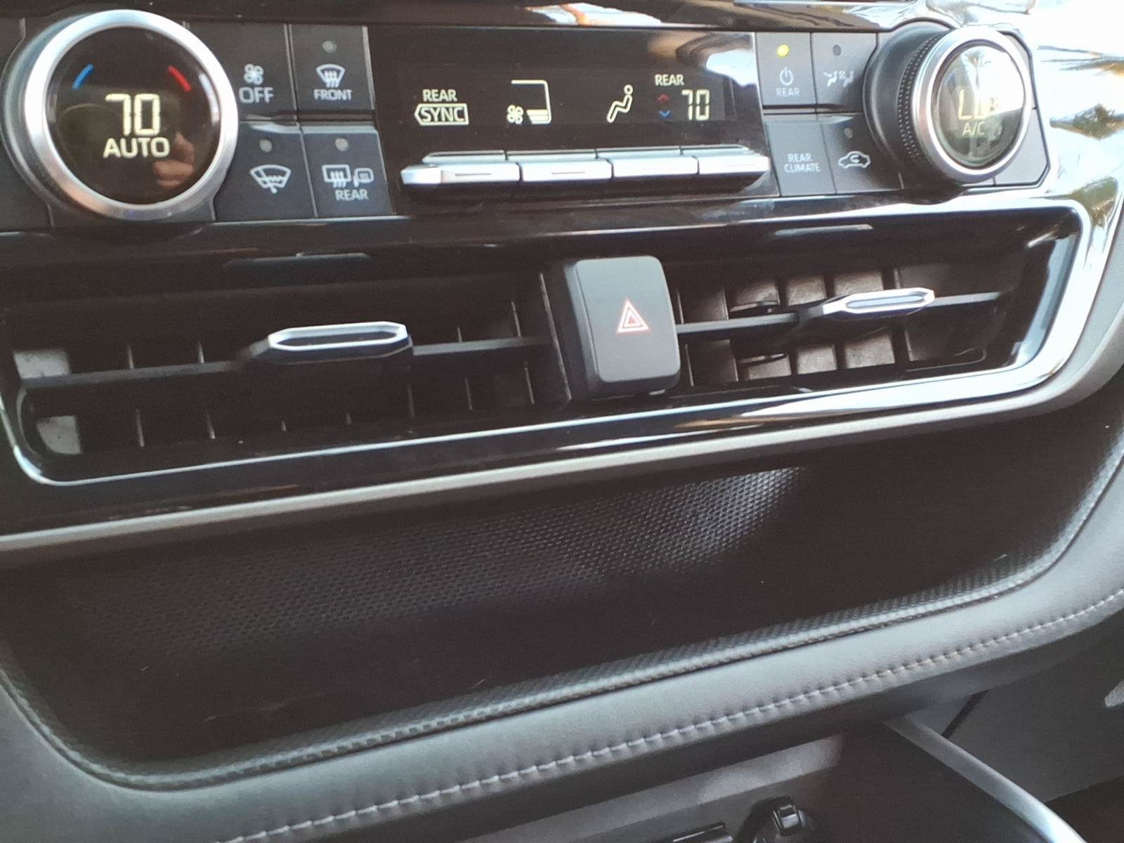 Certified 2020 Toyota Highlander L FWD image 18
