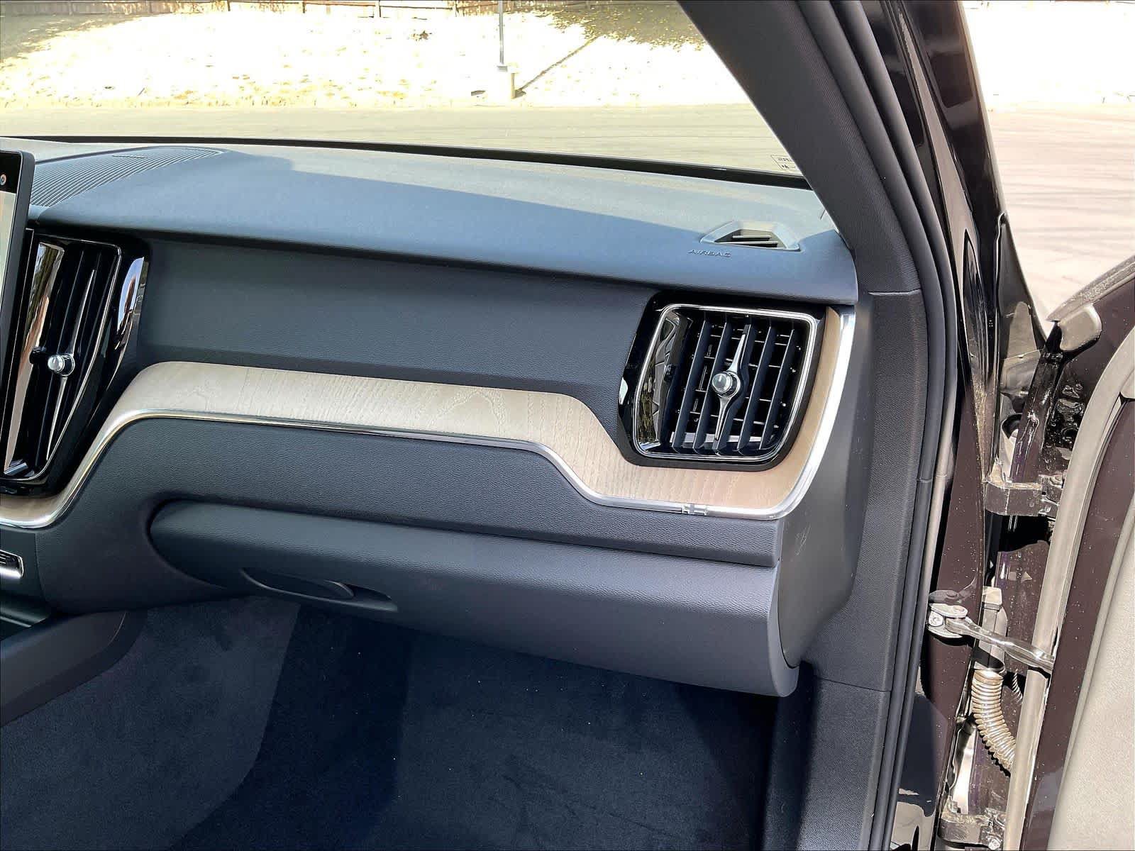New 2027 Volvo XC60 T8 Plus AWD/4WD image 28