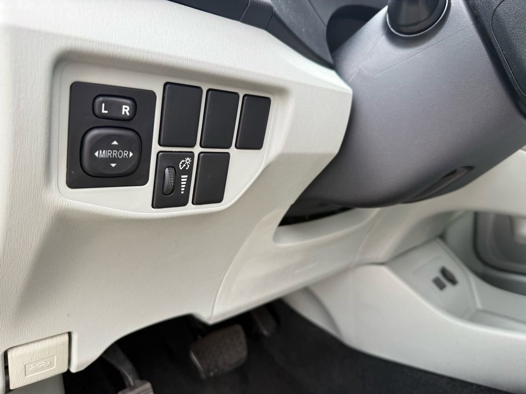 Used 2015 Toyota Prius Three image 24