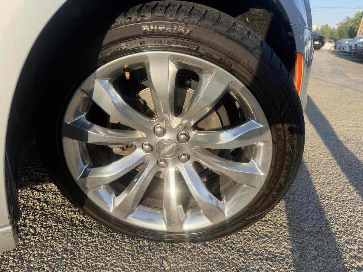Used 2019 Chrysler 300 Limited w/ Safetytec Plus Group RWD image 14