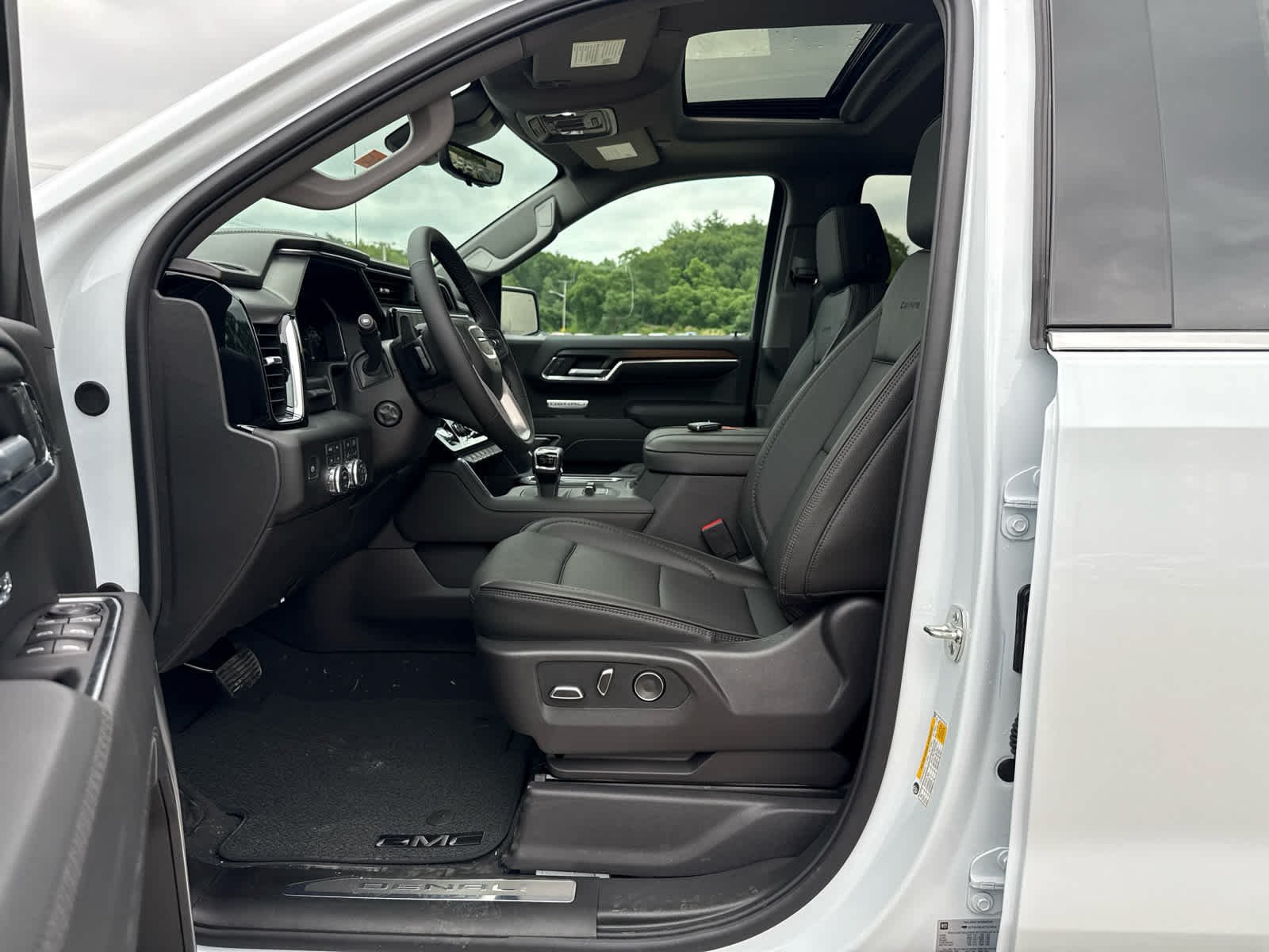 New 2026 GMC Sierra 1500 Denali w/ Denali Reserve Package AWD/4WD image 13