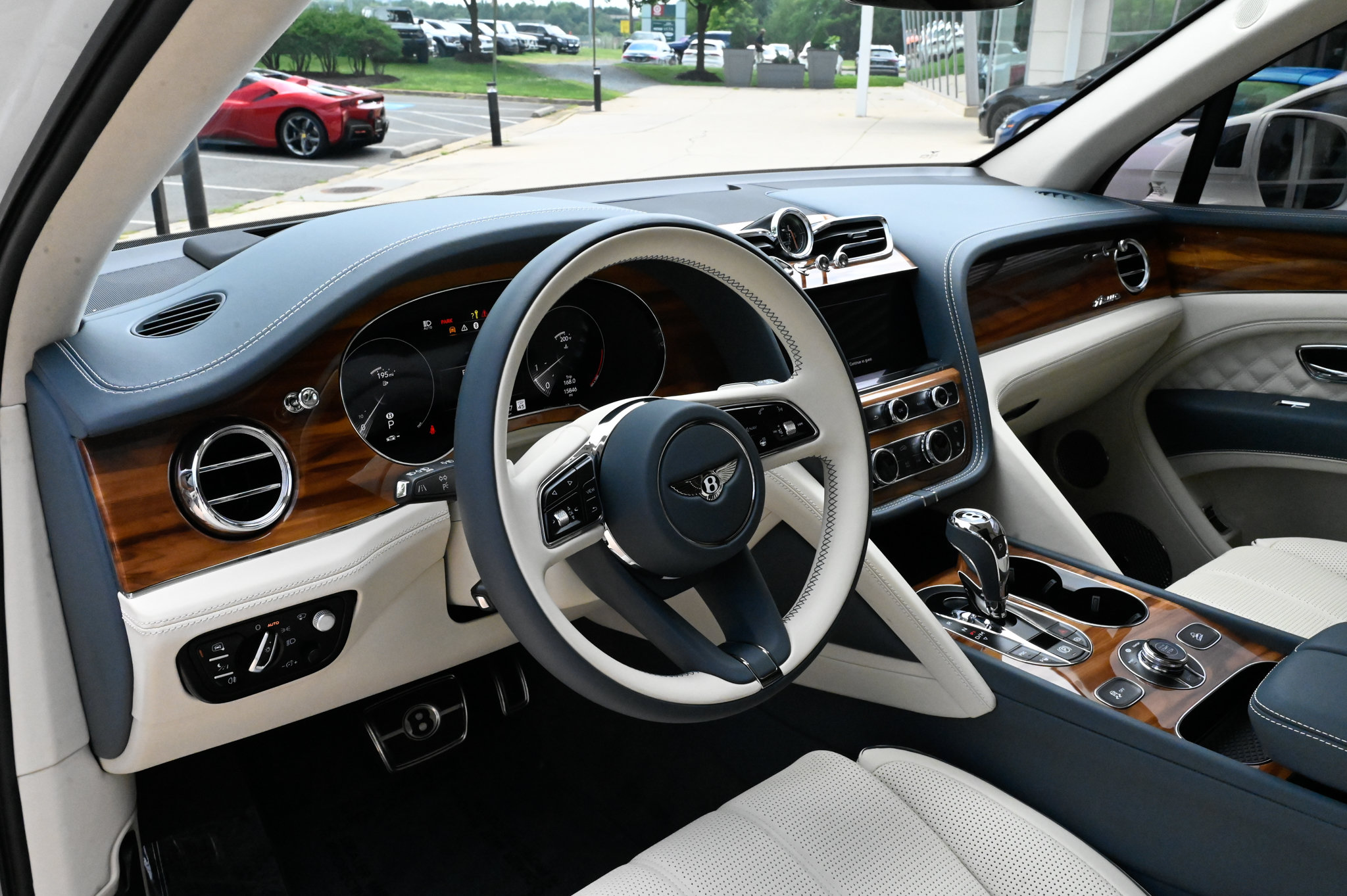 Used 2023 Bentley Bentayga AWD/4WD image 16