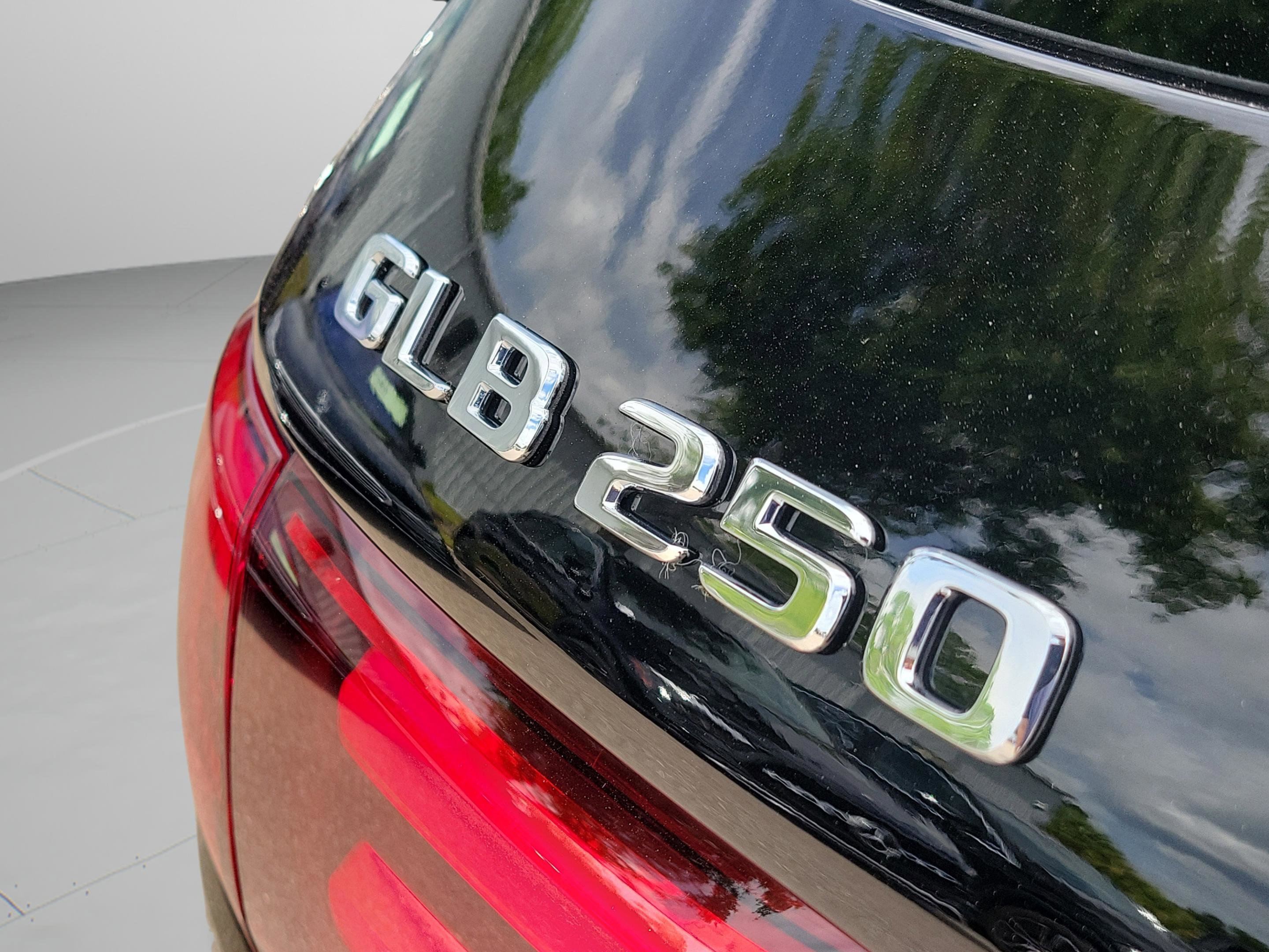 Certified 2024 Mercedes-Benz GLB 250 image 29