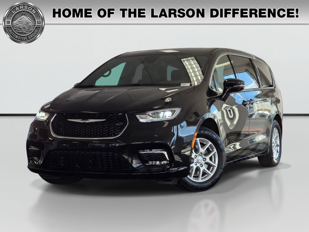 Used 2025 Chrysler Pacifica Select
