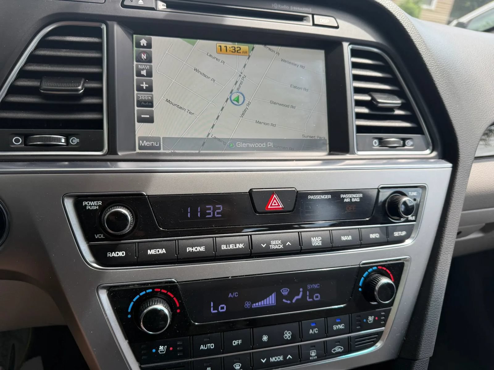 Used 2016 Hyundai Sonata Limited w/ Option Group 05 FWD image 17