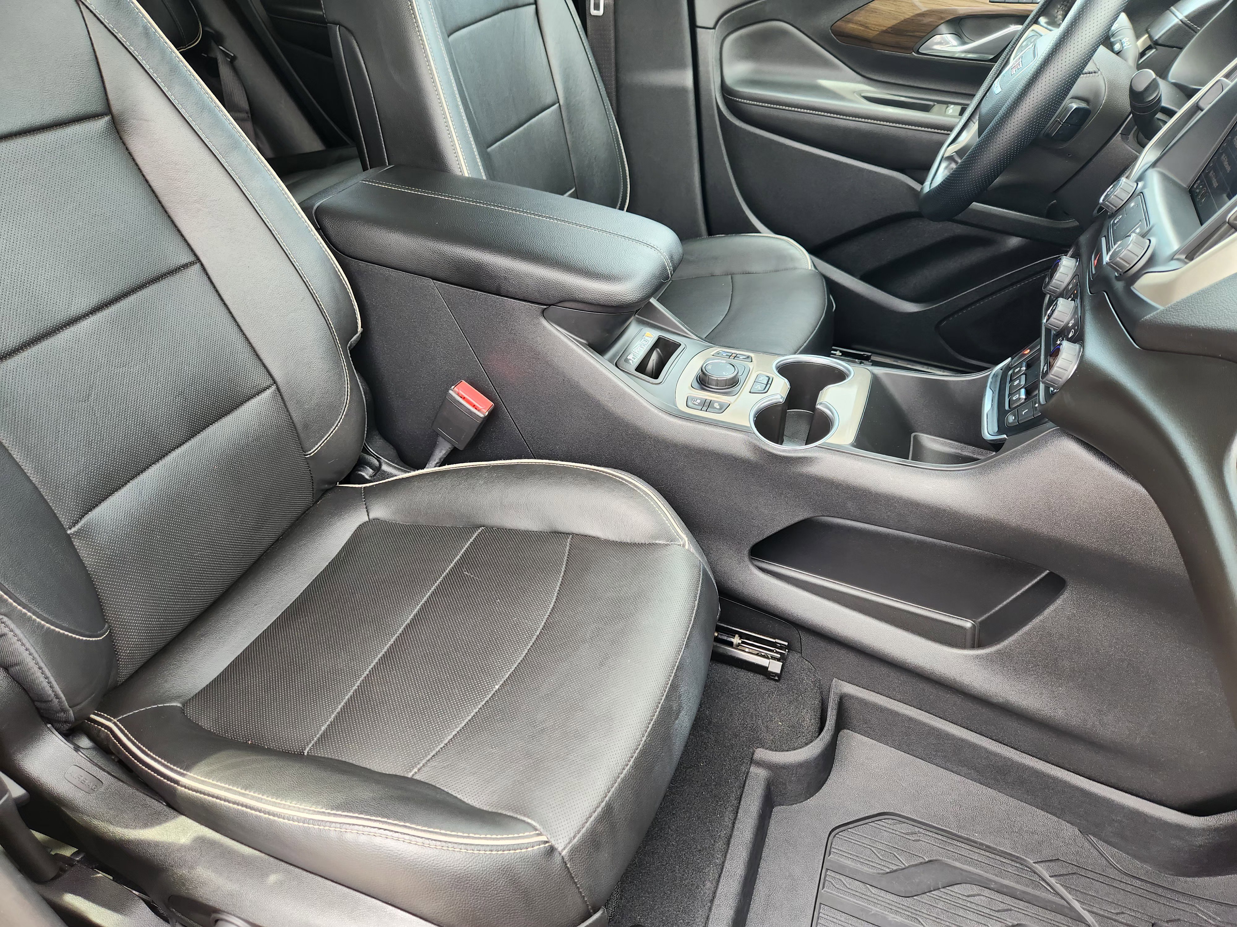 Used 2020 GMC Terrain Denali w/ Denali Premium Package AWD/4WD image 15