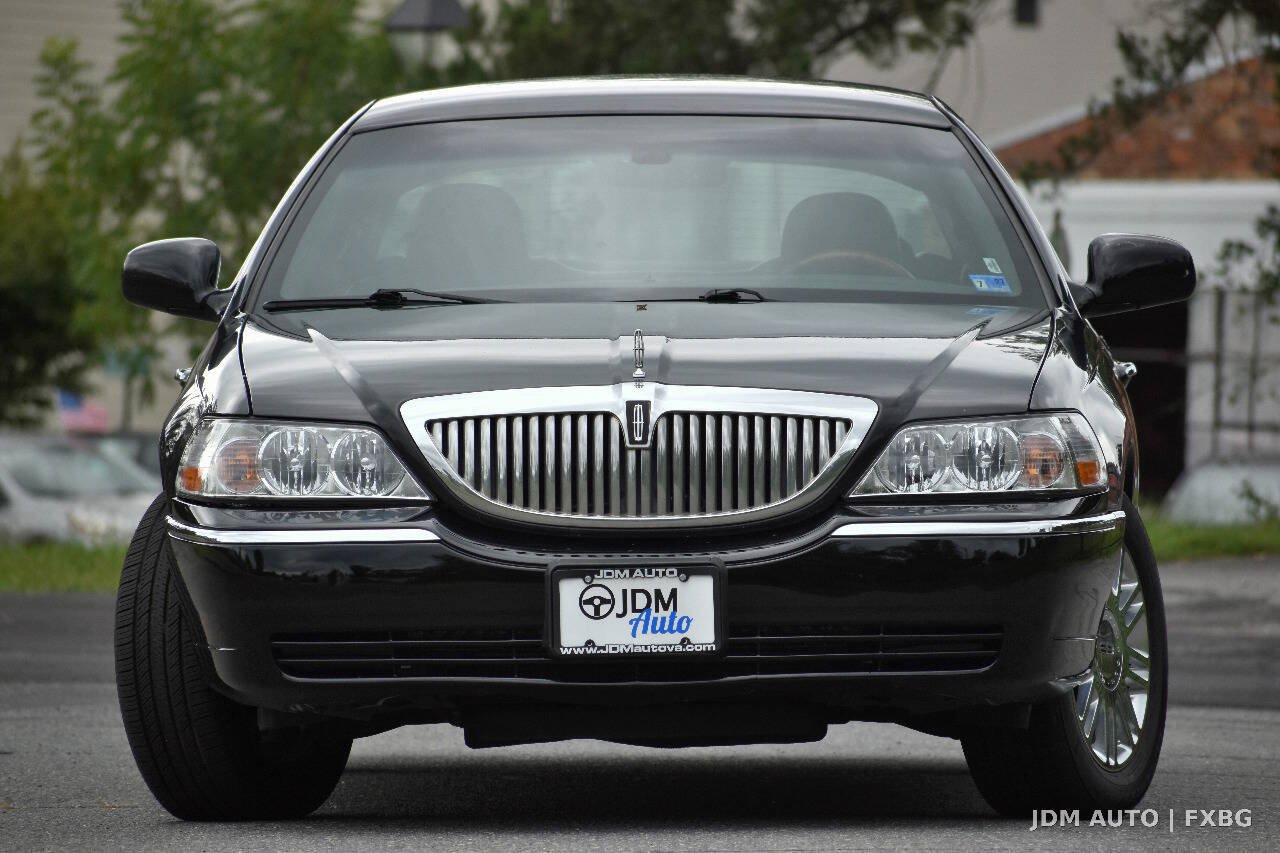 Used 2008 Lincoln Town Car Signature L RWD image 3