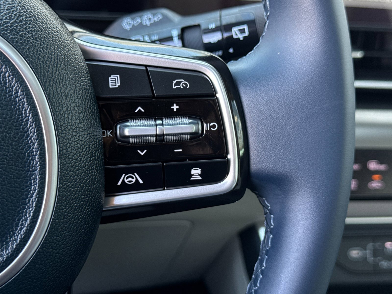 New 2026 Kia Carnival SX image 29