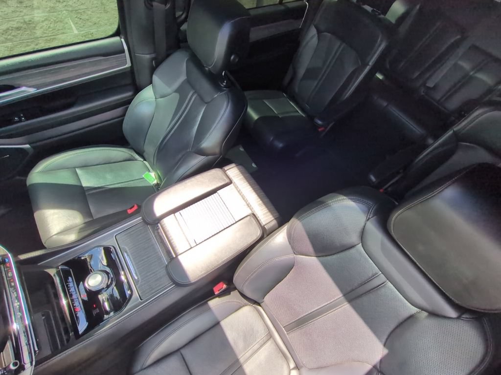 Used 2023 Jeep Wagoneer Series II w/ Premium Group I AWD/4WD image 12