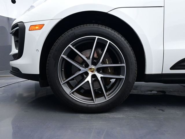 Certified 2023 Porsche Macan image 6