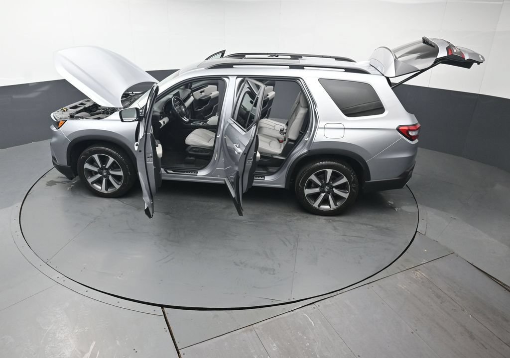 Certified 2025 Honda Pilot Touring image 52