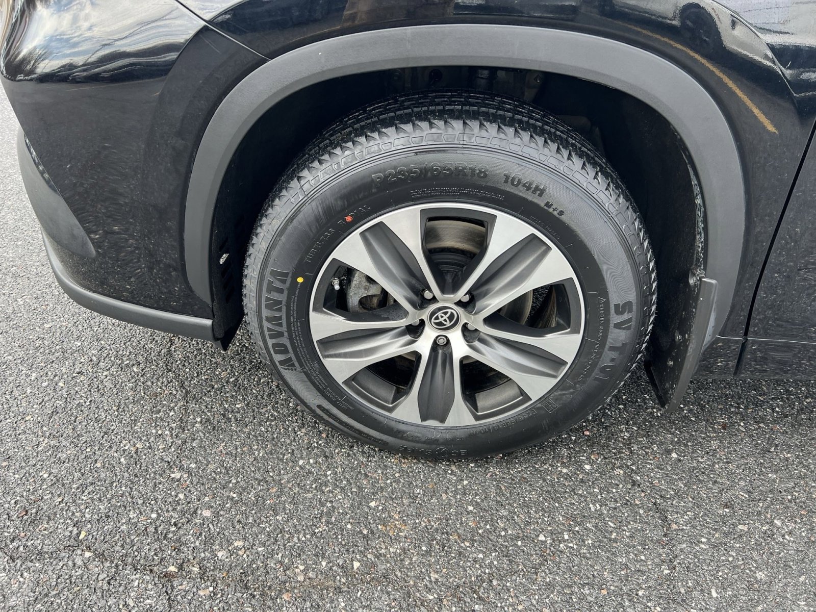 Used 2023 Toyota Highlander XLE image 12