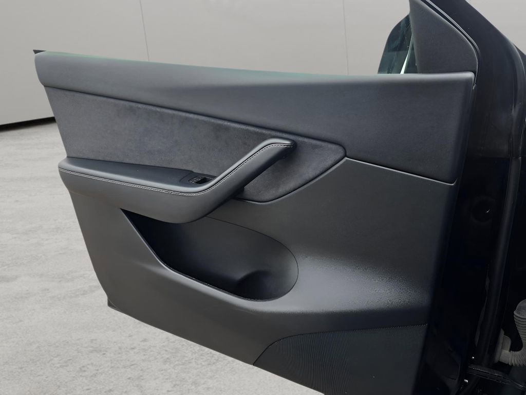 Used 2022 Tesla Model Y Performance AWD/4WD image 25