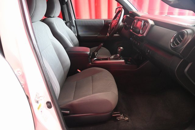 Certified 2017 Toyota Tacoma TRD Off-Road image 8