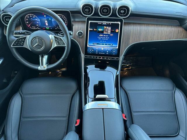 Used 2025 Mercedes-Benz GLC 350e 4MATIC image 17