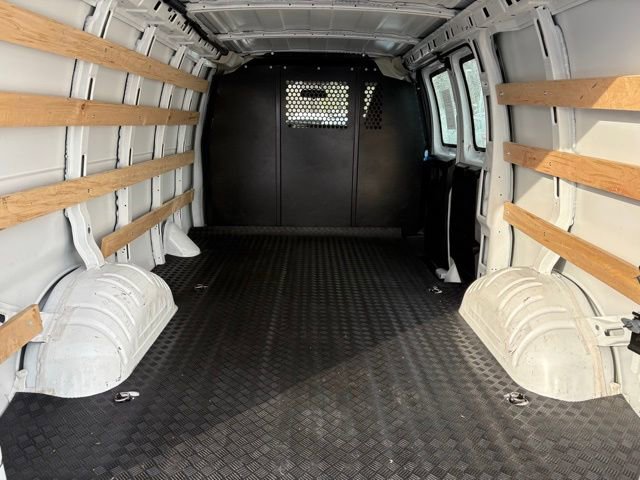 Used 2024 GMC Savana 2500 w/ Driver Convenience Package image 9