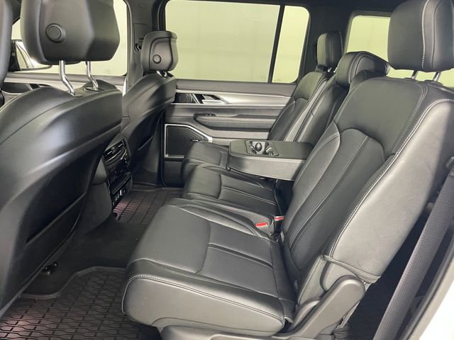 Used 2025 Jeep Wagoneer L Series II w/ Premium Group I AWD/4WD image 15