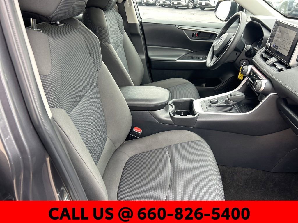 Used 2025 Toyota RAV4 LE AWD/4WD image 6