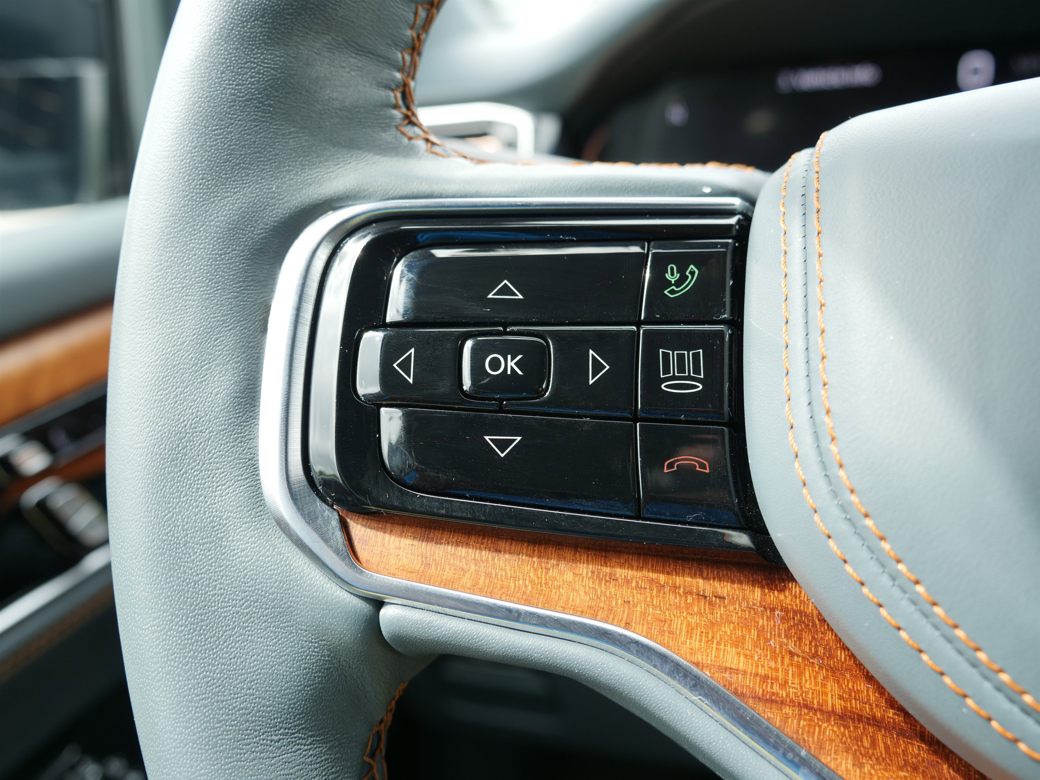 Used 2024 Jeep Grand Wagoneer L Series III w/ Rear Seat Video Group 1 image 22