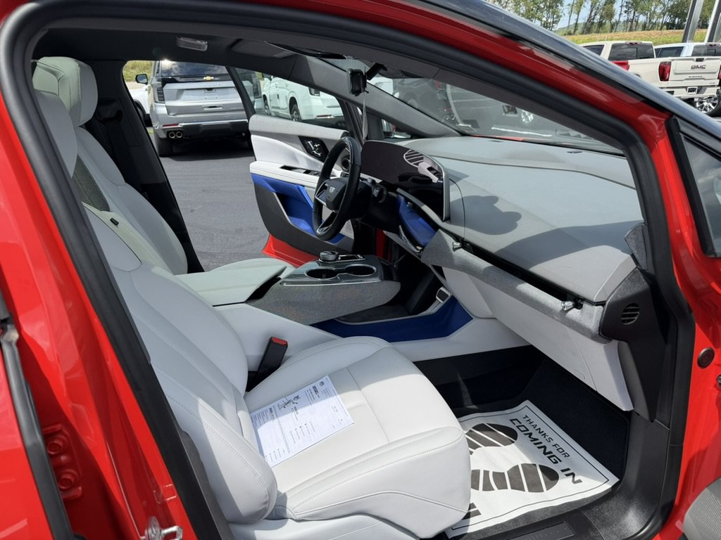 Certified 2025 Cadillac Optiq Sport 1 AWD/4WD image 33