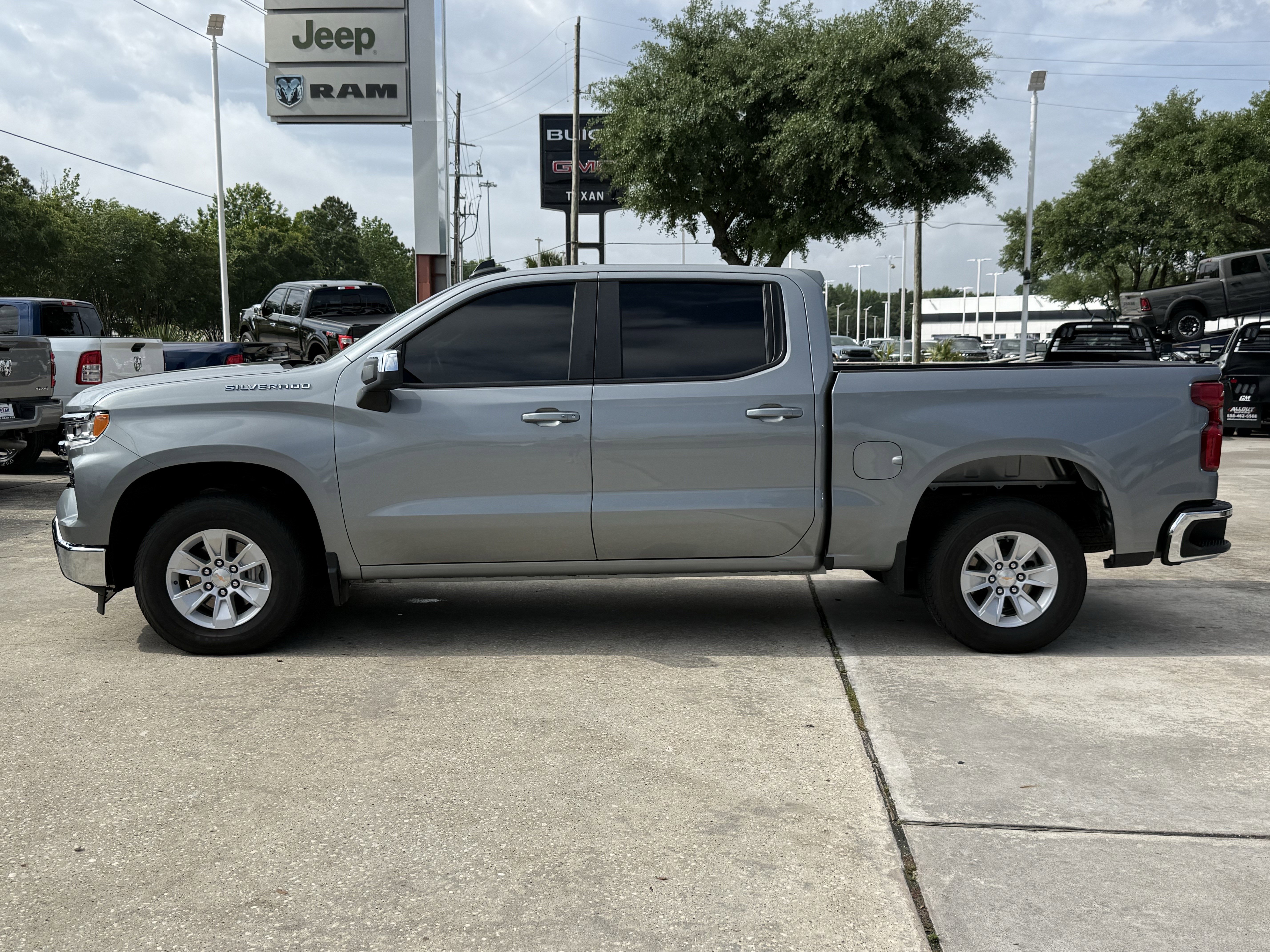 Used 2025 Chevrolet Silverado 1500 LT RWD image 8