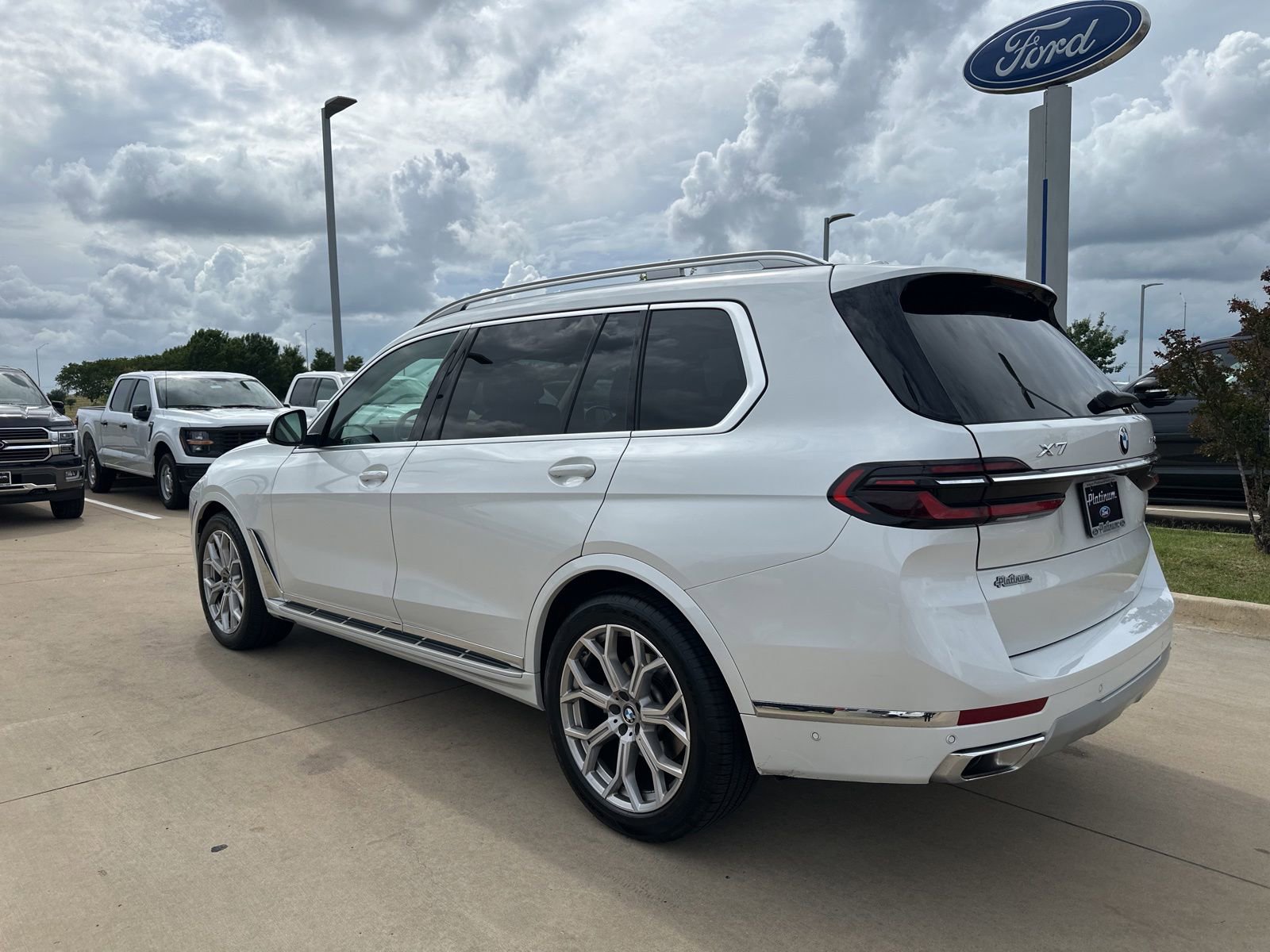Used 2025 BMW X7 xDrive40i AWD/4WD image 3