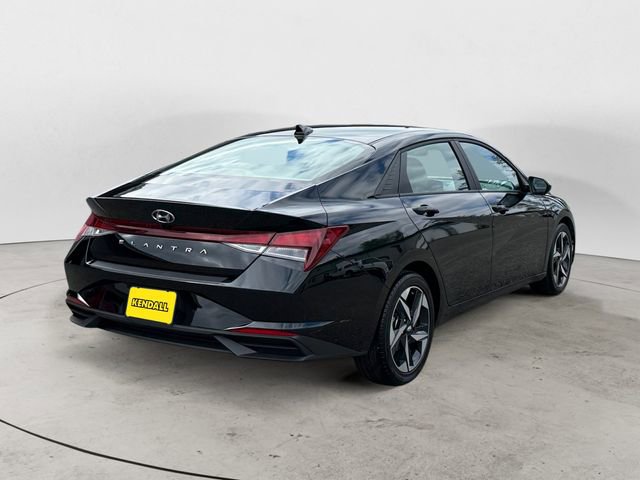 Used 2023 Hyundai Elantra SEL w/ Convenience Package FWD image 5