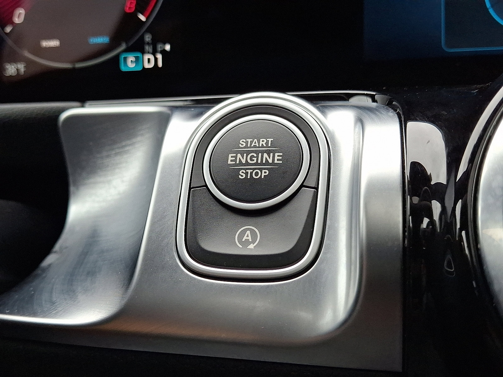 Certified 2025 Mercedes-Benz GLB 250 4MATIC image 25