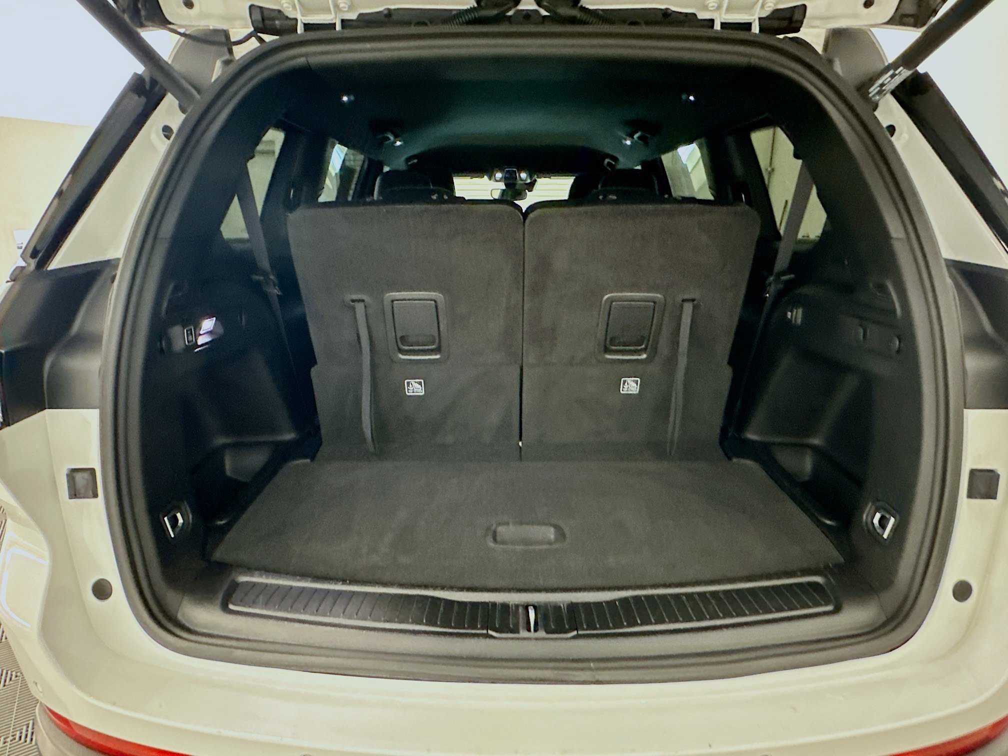 Used 2023 Jeep Grand Cherokee L Laredo image 30