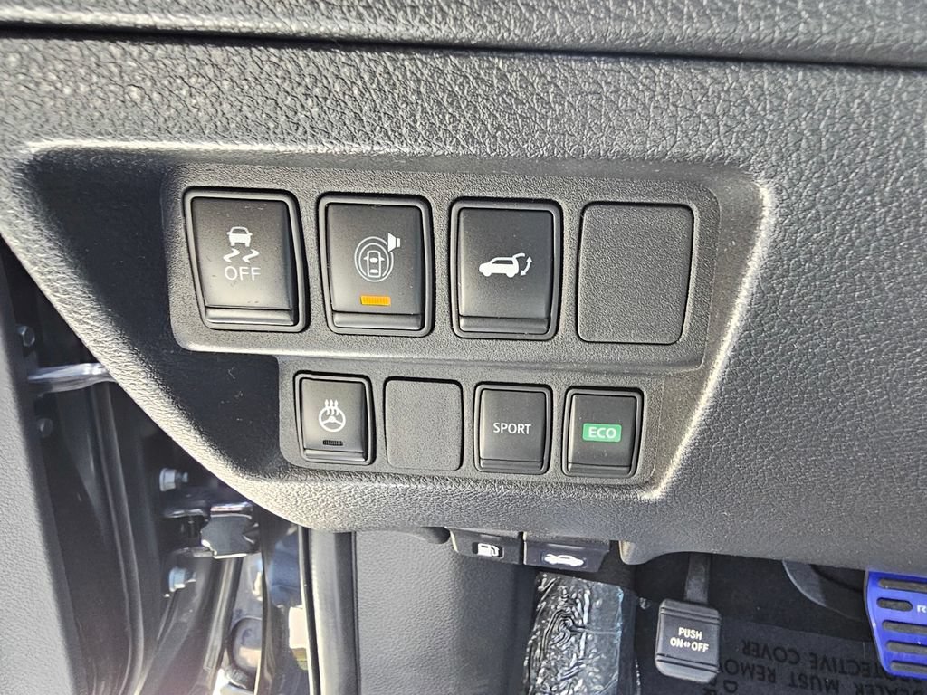 Used 2017 Nissan Rogue SV w/ SV Premium Package FWD image 25