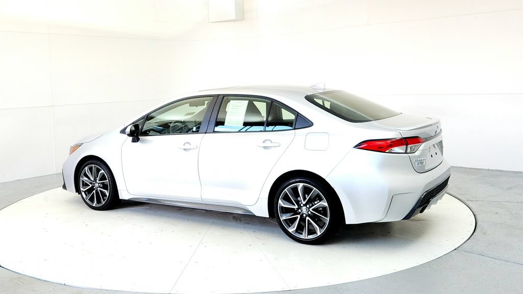 Certified 2021 Toyota Corolla SE w/ SE Premium Package FWD image 4