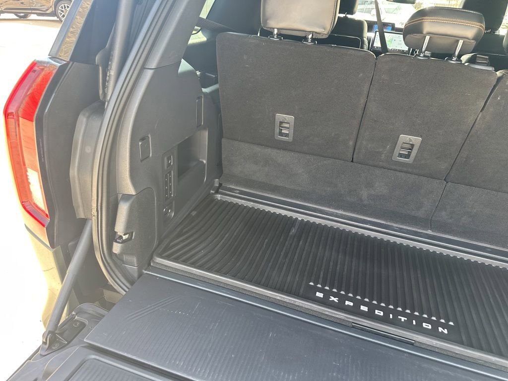 Used 2025 Ford Expedition Tremor AWD/4WD image 25