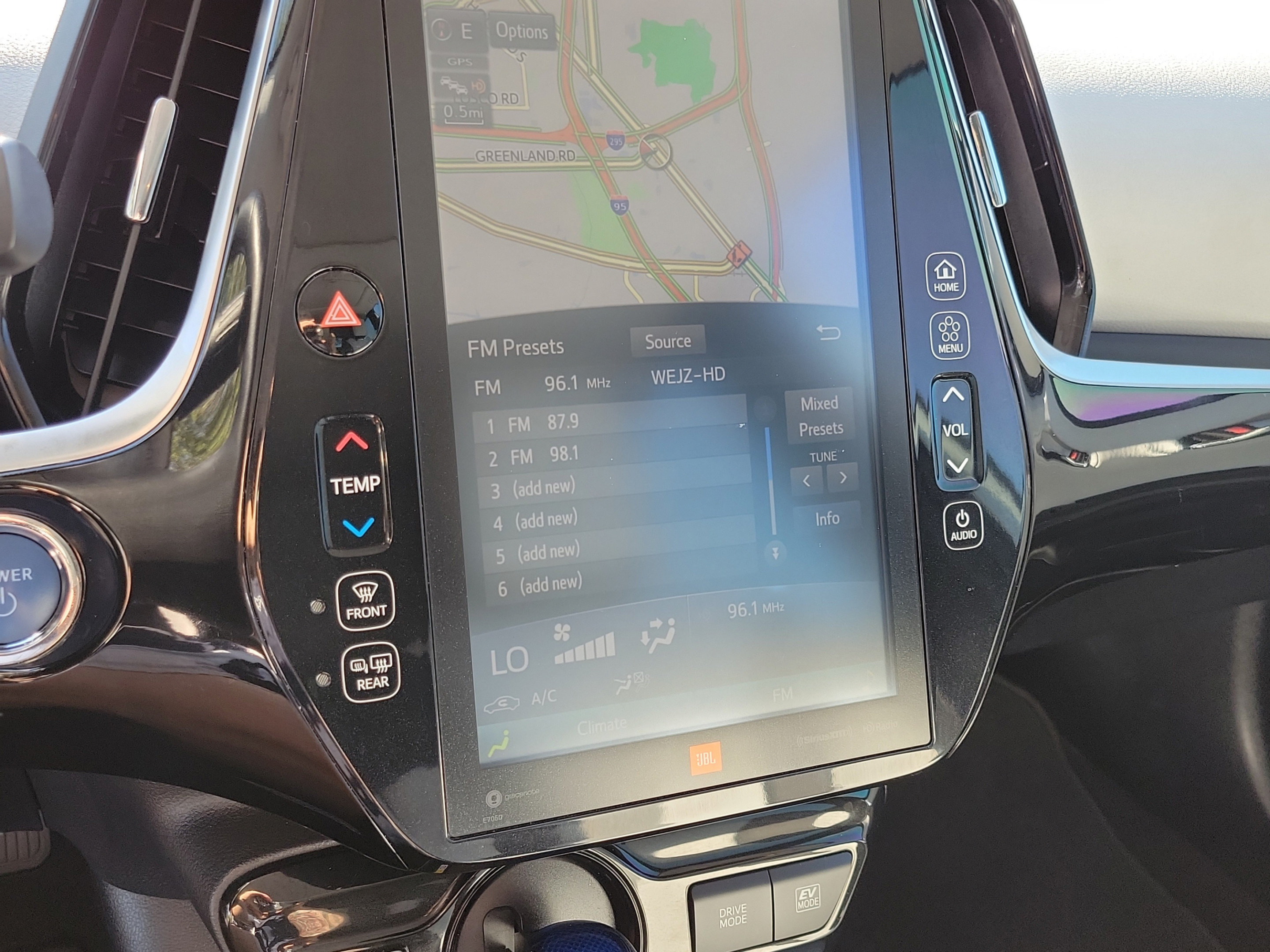 Used 2020 Toyota Prius Limited w/ Premium Convenience Package FWD image 17