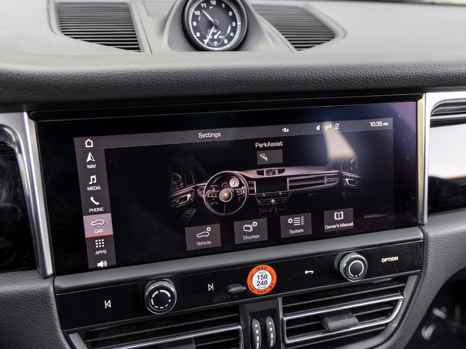 Certified 2023 Porsche Macan AWD/4WD image 41