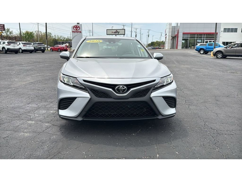 Used 2020 Toyota Camry SE FWD image 2