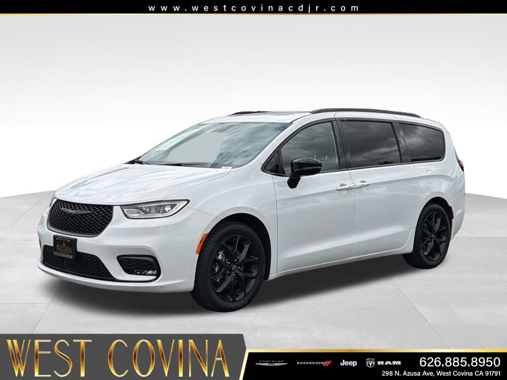 Used 2026 Chrysler Pacifica Limited w/ S Appearance Package FWD image 3