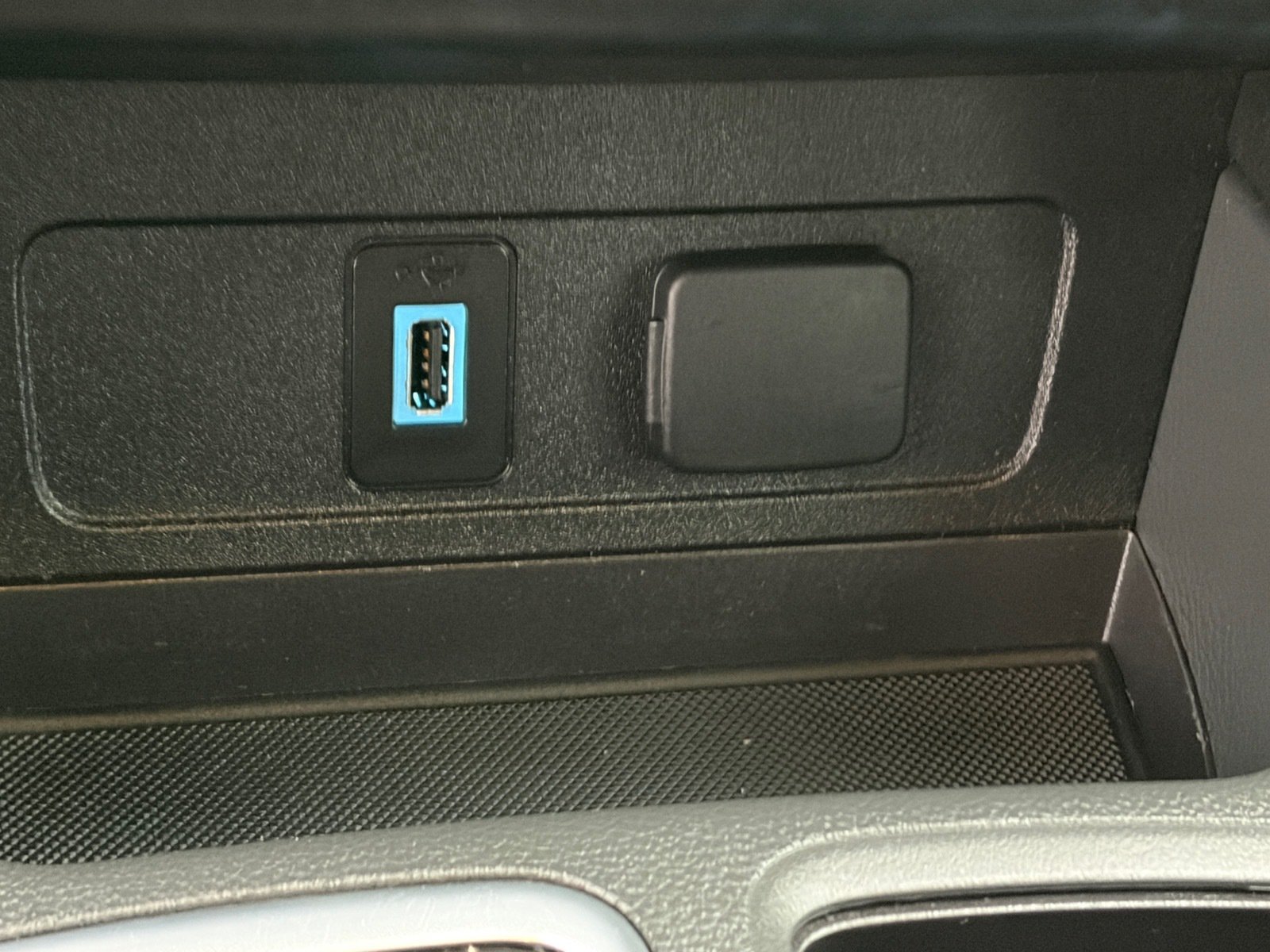 Used 2017 Ford Escape Titanium w/ Equipment Group 301A FWD image 30