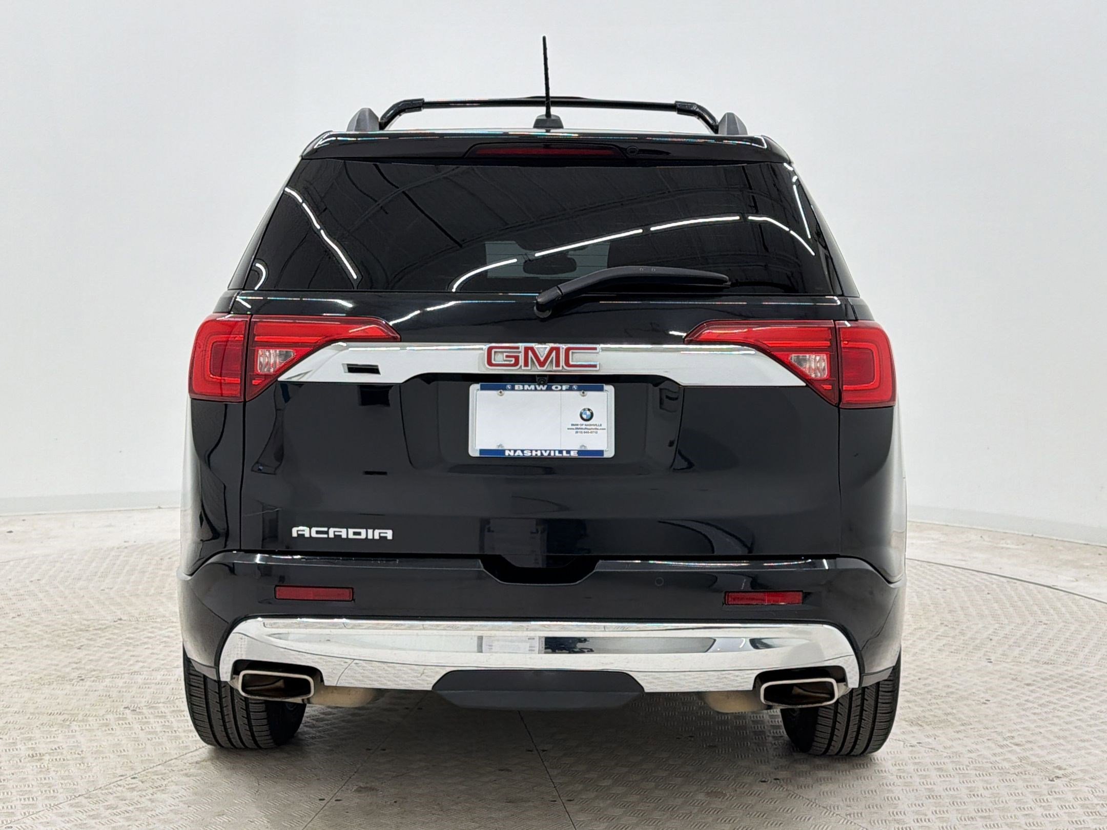 Used 2017 GMC Acadia Denali w/ Technology Package FWD image 10