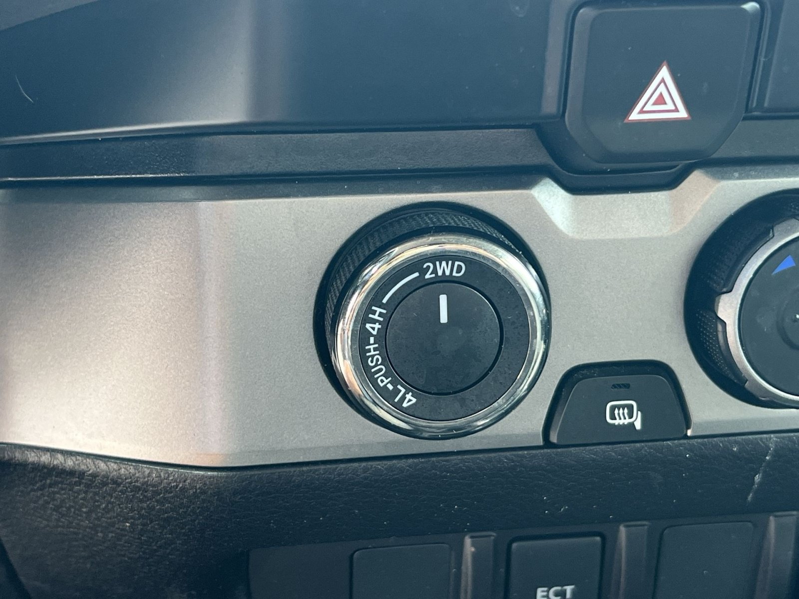 Used 2021 Toyota Tacoma SR5 AWD/4WD image 27