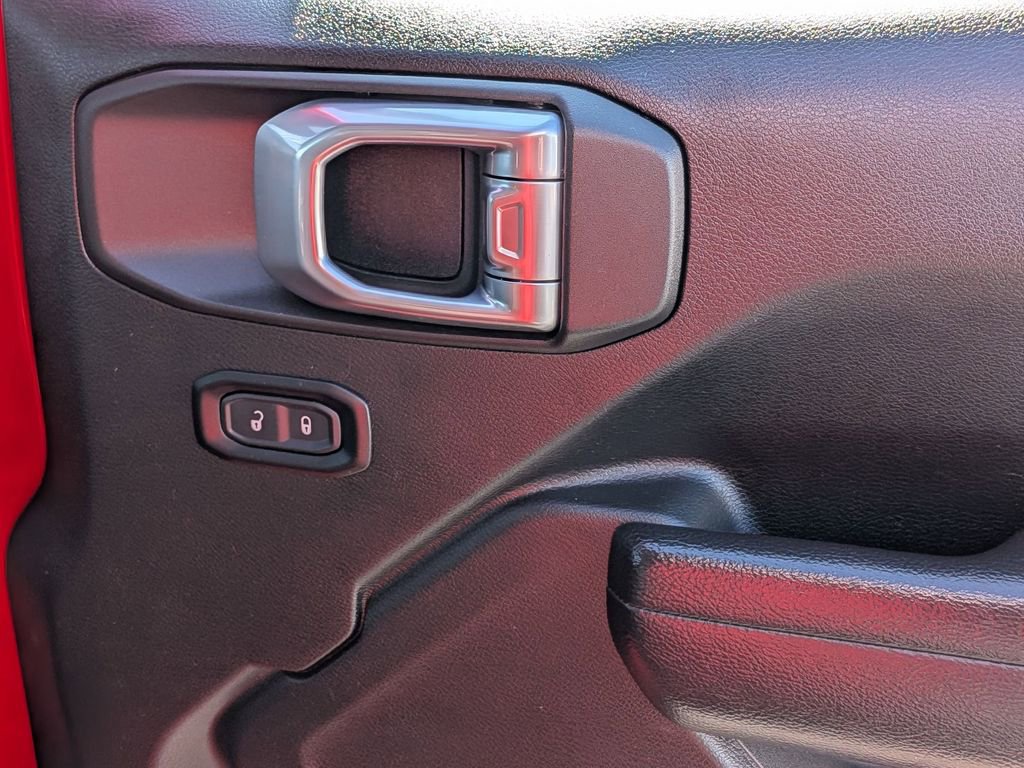 Used 2025 Jeep Wrangler Rubicon w/ Convenience Group image 34