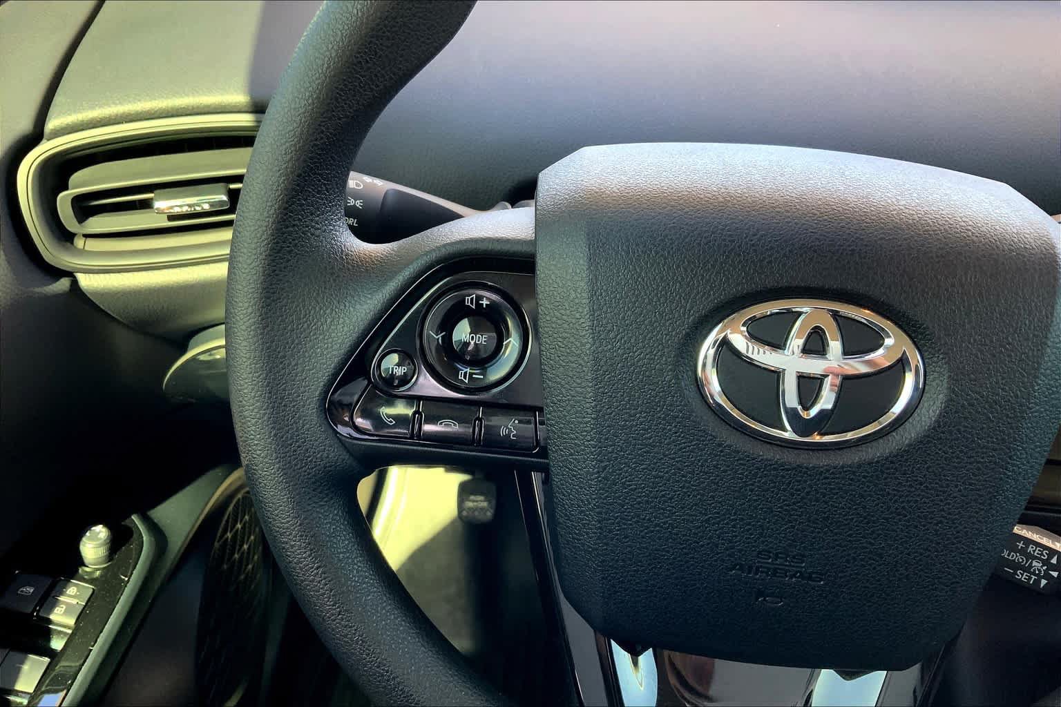 Used 2020 Toyota Prius LE FWD image 23