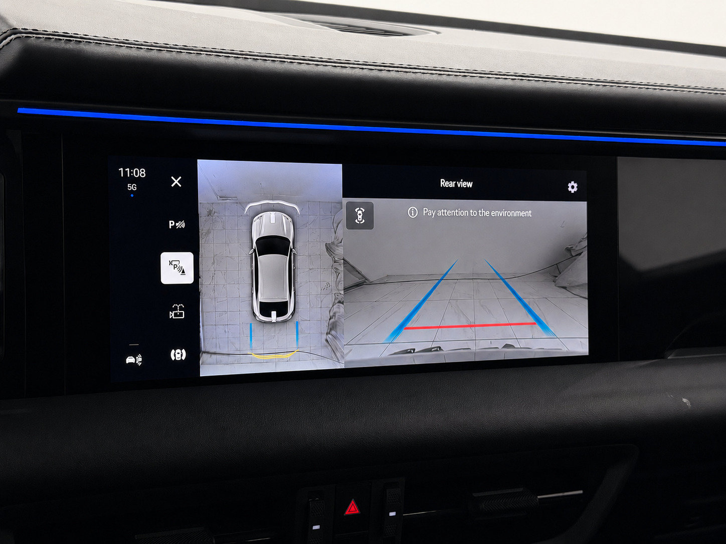 Certified 2025 Porsche Macan Electric RWD image 44