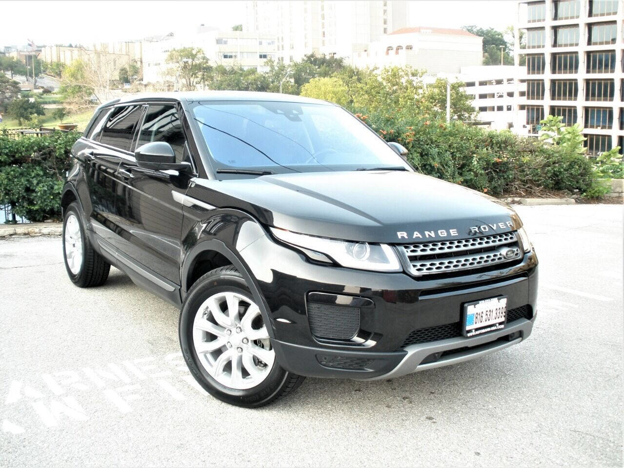 Used 2019 Land Rover Range Rover Evoque image 2