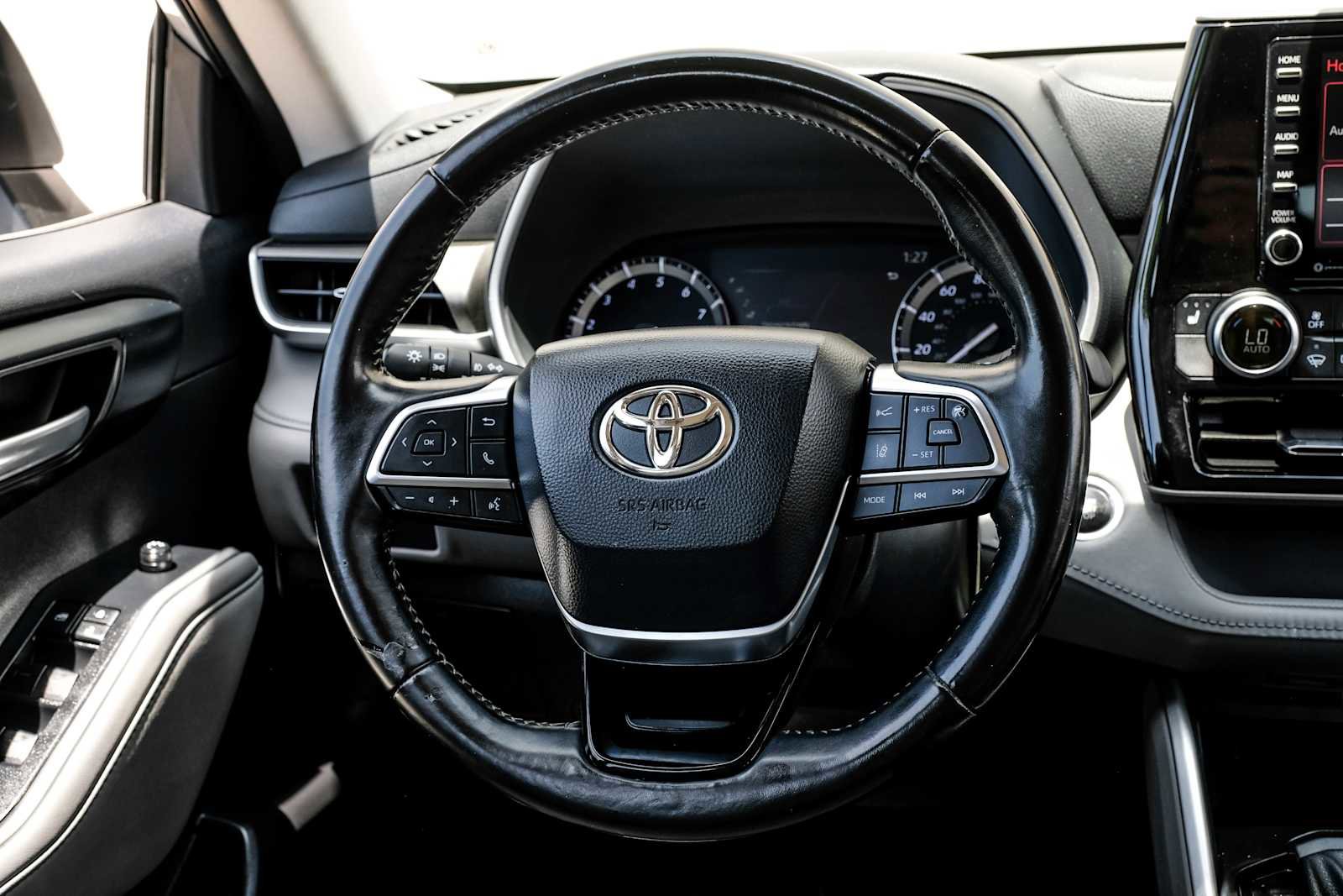 Used 2020 Toyota Highlander XLE FWD image 20