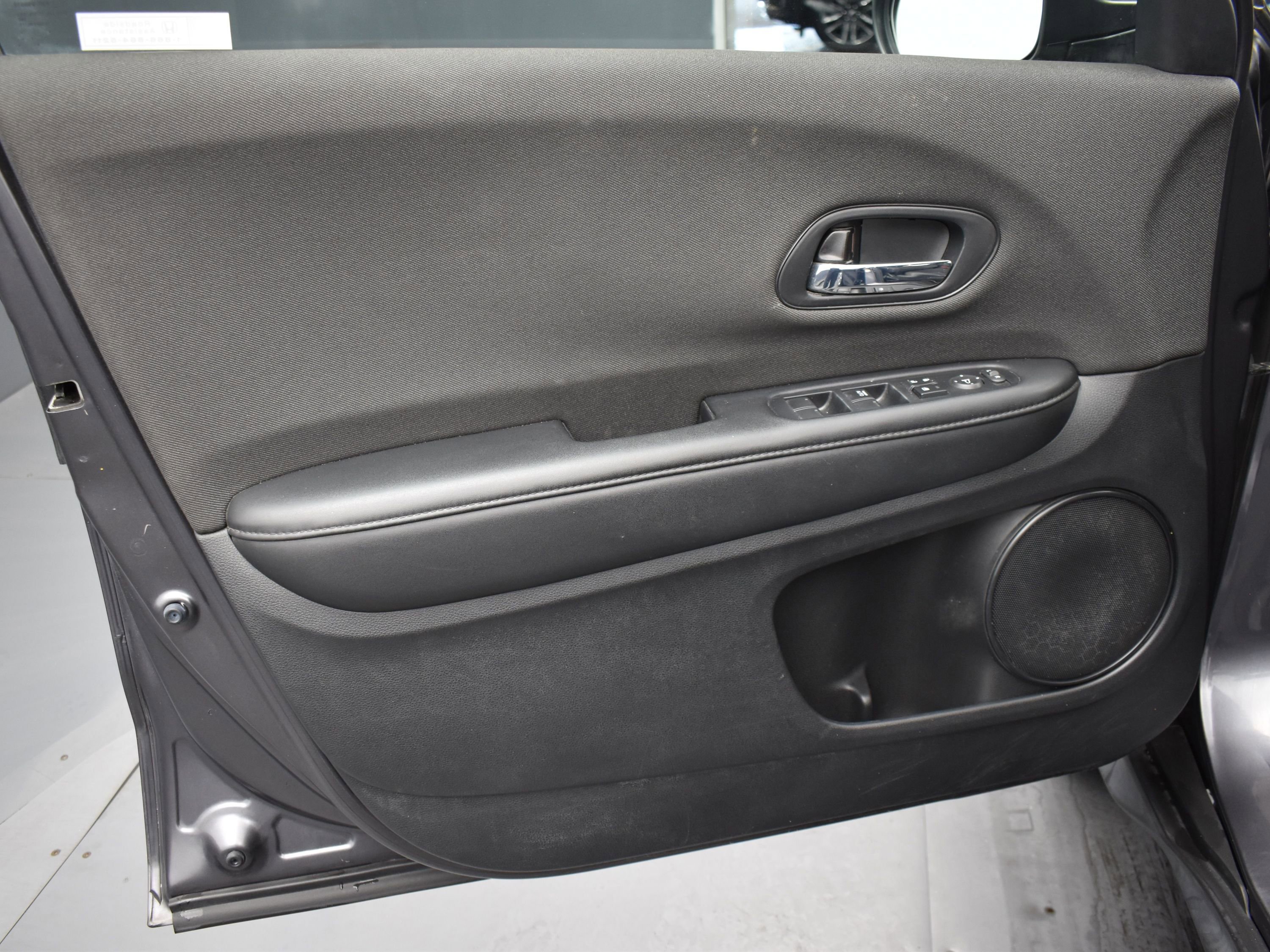 Used 2020 Honda HR-V LX image 5