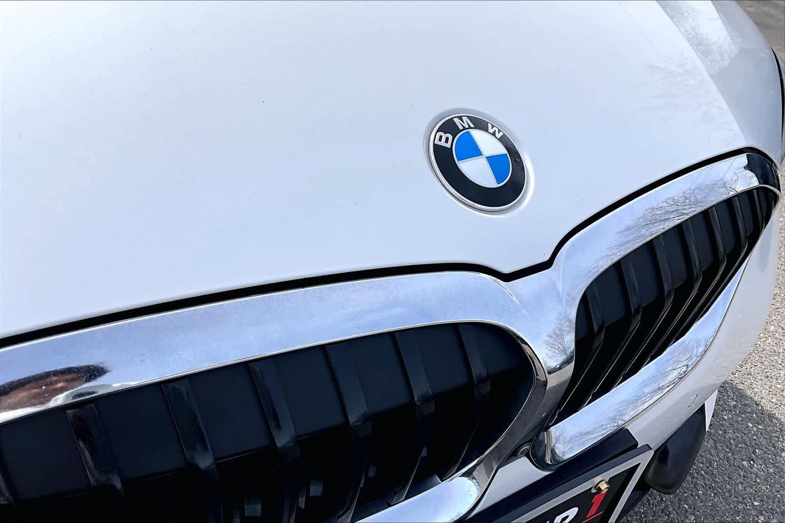 Used 2020 BMW 330i xDrive Sedan w/ Executive Package AWD/4WD image 29