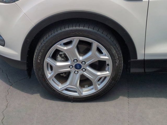 Used 2018 Ford Escape Titanium w/ Ford Safe & Smart Package FWD image 9