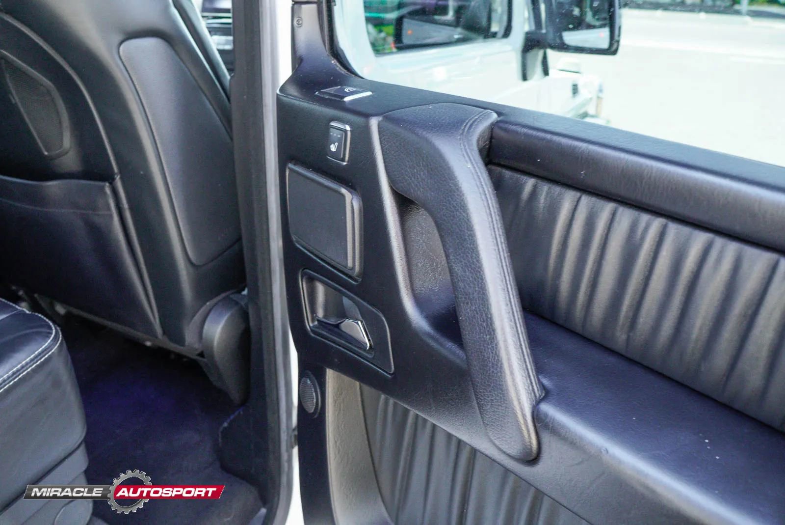 Used 2018 Mercedes-Benz G 63 AMG 4MATIC w/ Night Package image 39