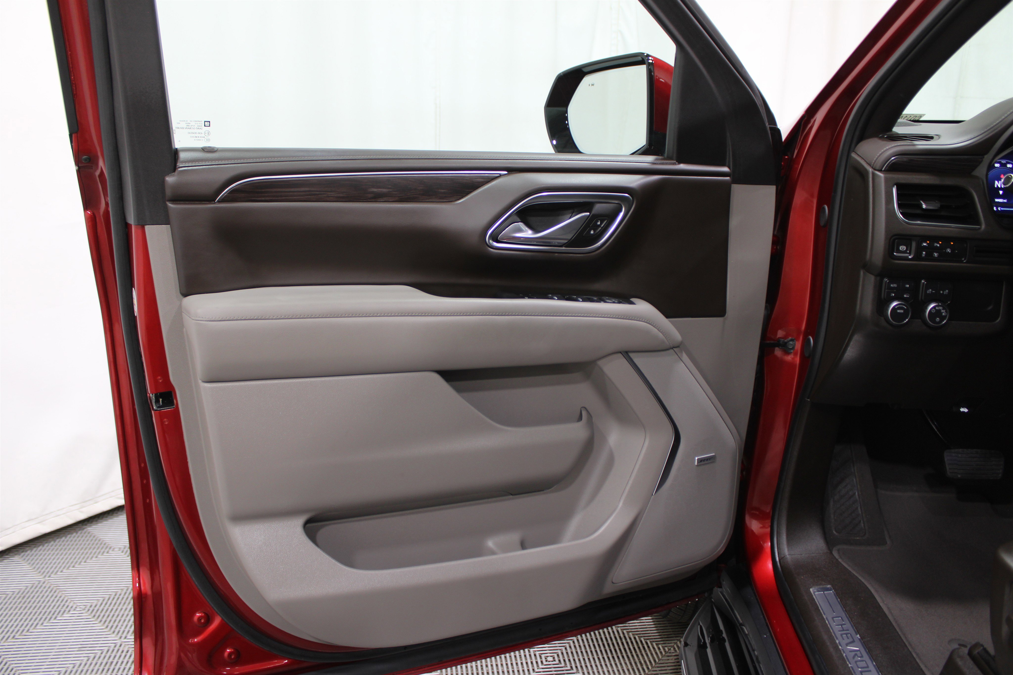 Used 2024 Chevrolet Tahoe LT w/ Luxury Package image 6